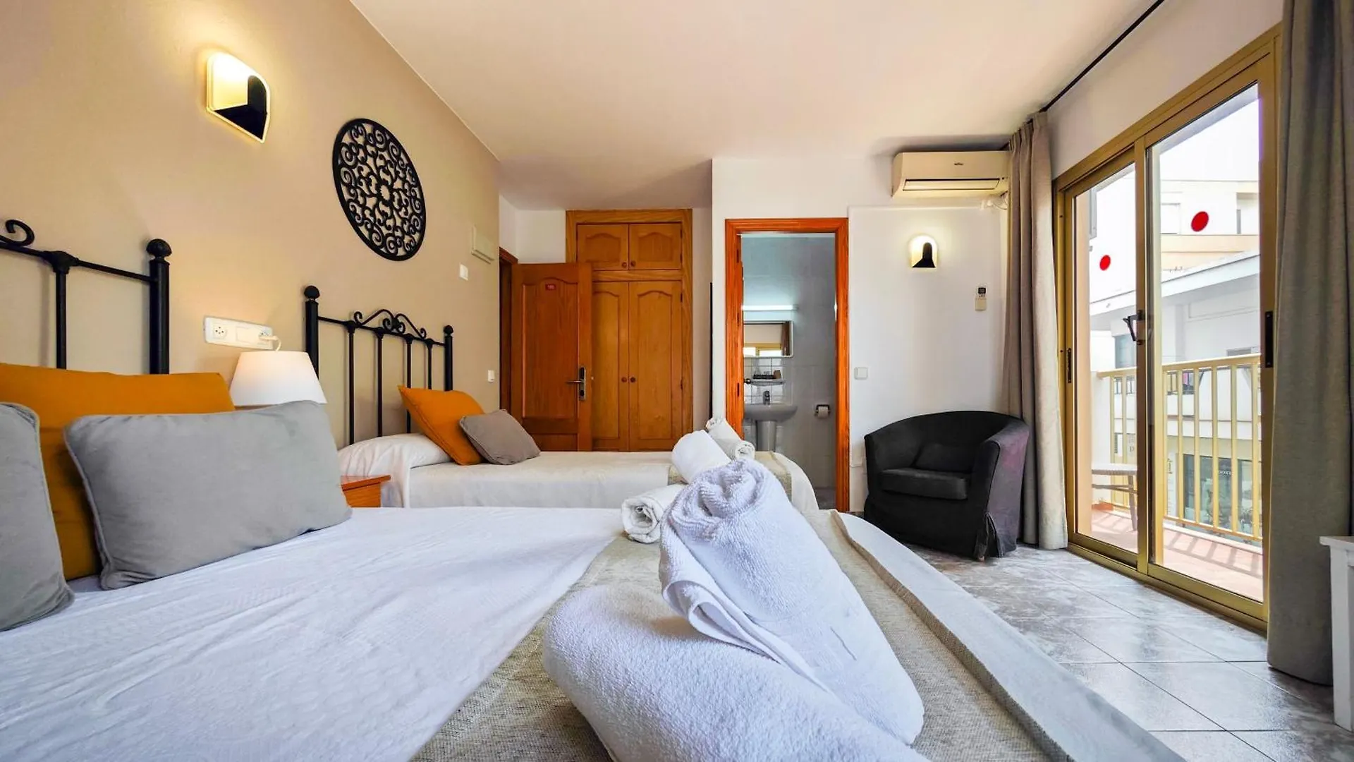 Hostal Dinamarca San Antonio  Guest house