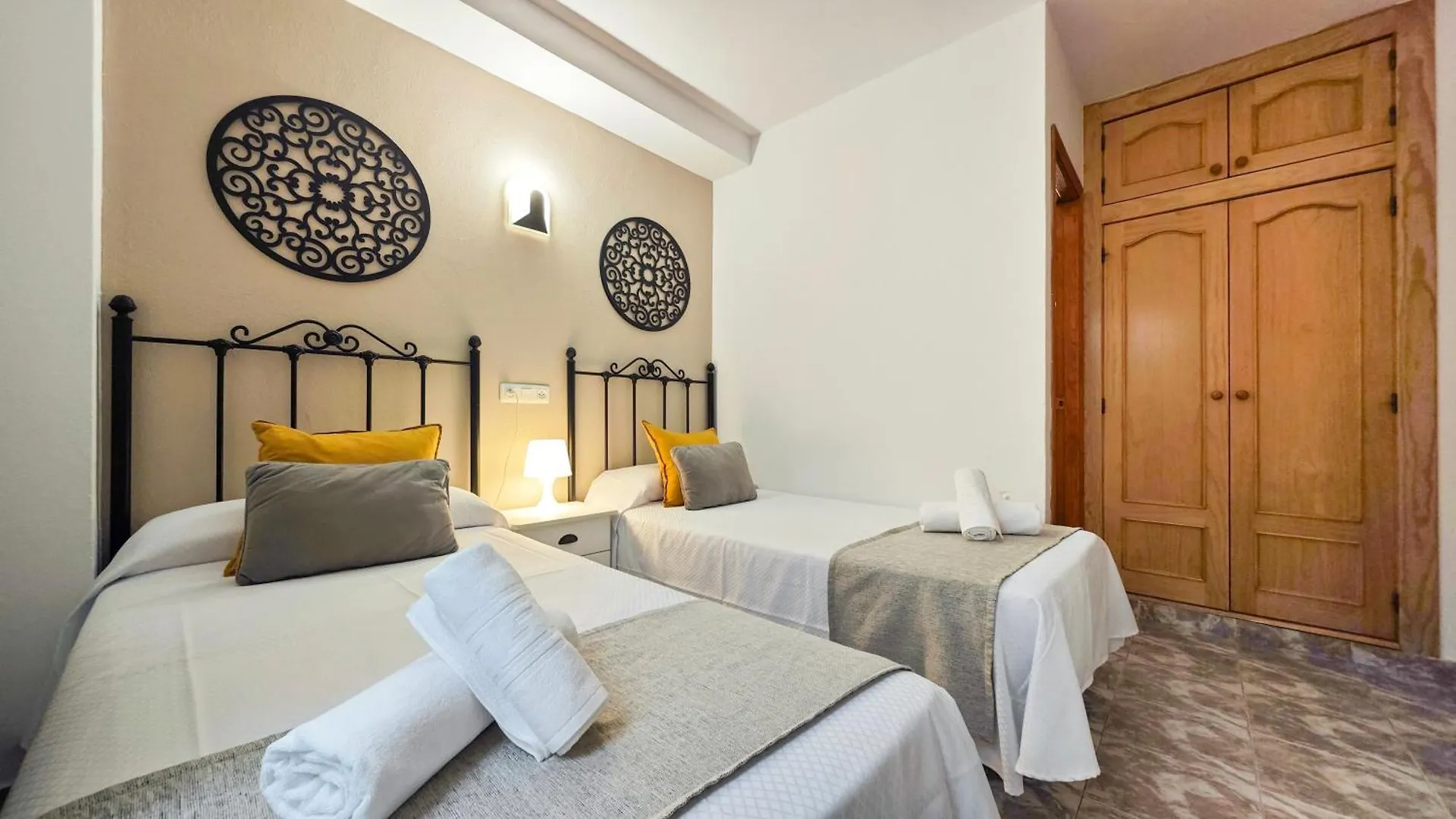 Guest house Hostal Dinamarca San Antonio