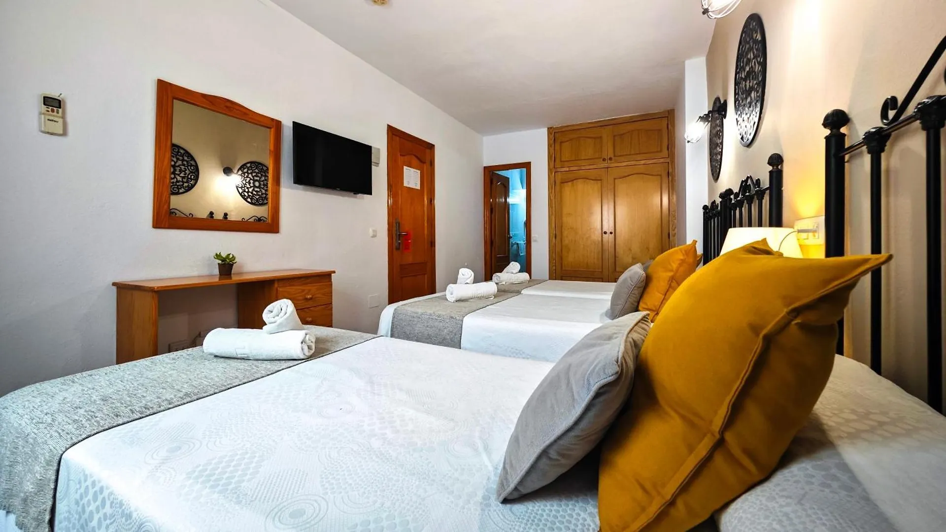 Guest house Hostal Dinamarca San Antonio