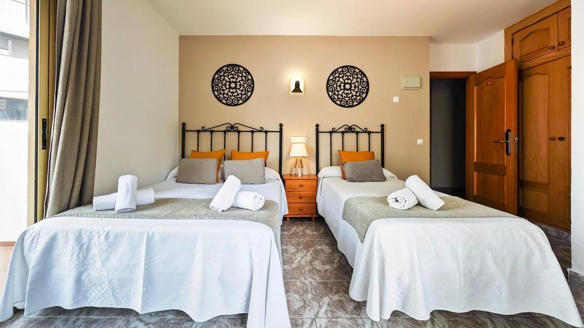 Guest house Hostal Dinamarca San Antonio