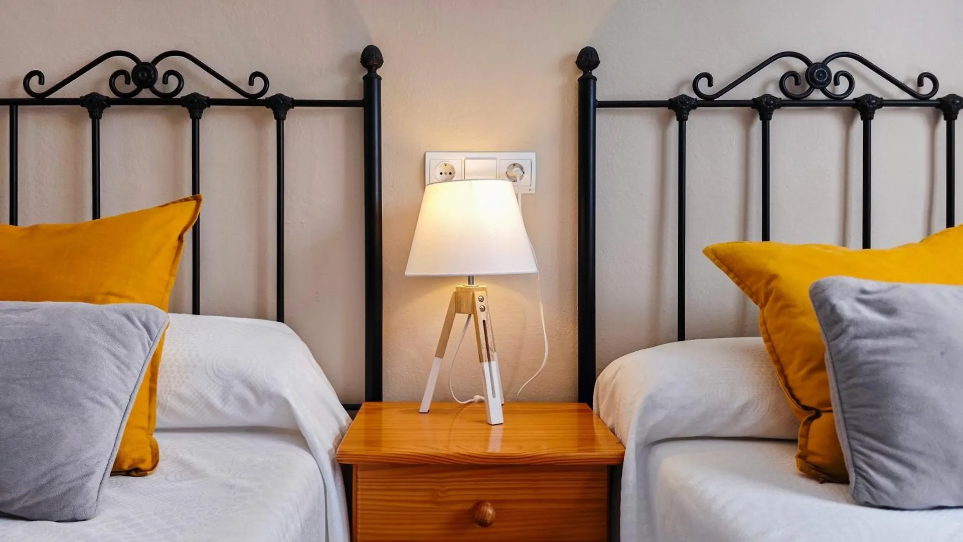 Guest house Hostal Dinamarca San Antonio